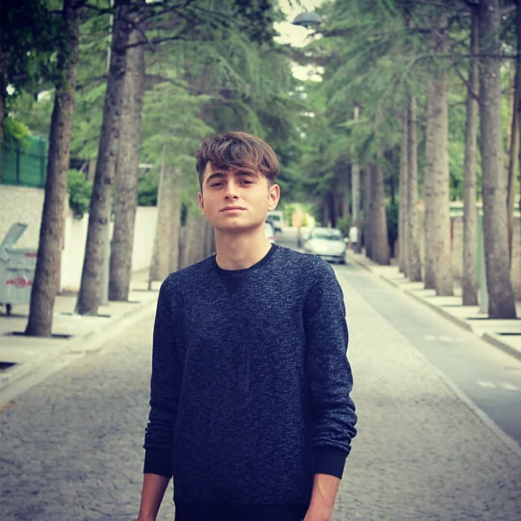 Model fotoğrafı 3