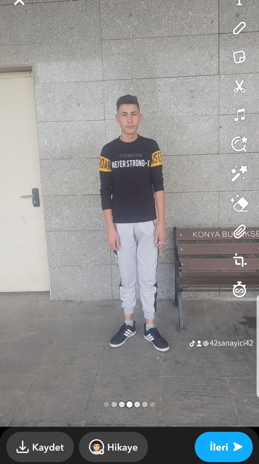 Model fotoğrafı 2